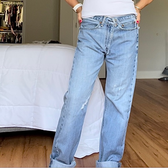 Levi's Denim - RARE 90s VINTAGE LEVI’S Light Wash Mid-High Rise Denim Jeans 32x34